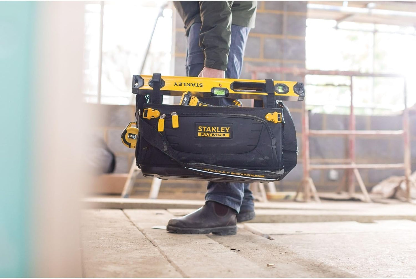 STANLEY Fmst1-80146 Panier Porte-Outils Gamme FATMAX - Base Rigide Étanche - 600 Deniers - Nombreuses Poches - Poignée Acier - Sangle D'Épaule Détachable