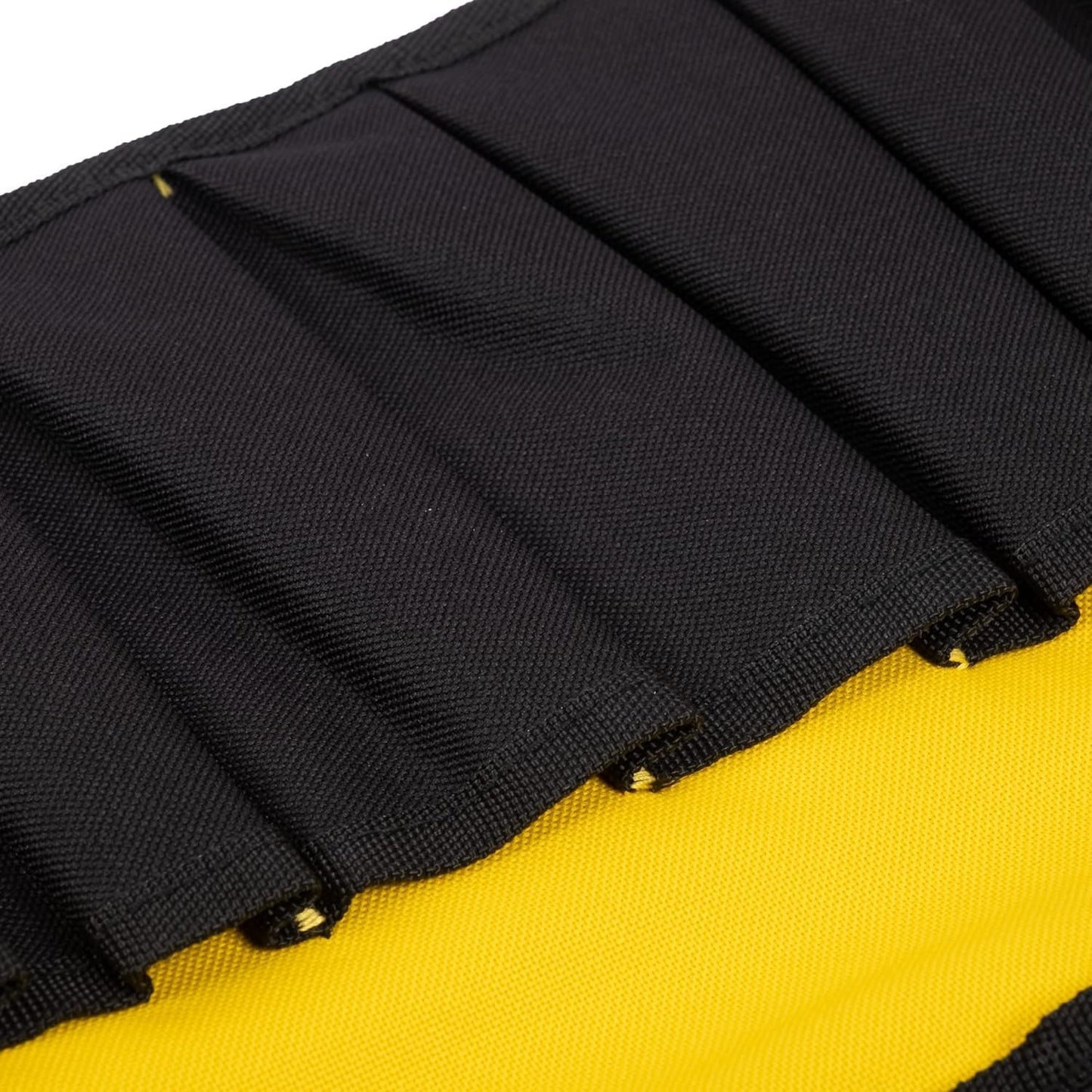  Stanley 1-93-601 Pochette Porte-Outils - 1 Compartiment Zippé Par Fermeture Éclaire, Toile 300 X 300 Deniers En Nylon - 12 Pochettes Compartimentées - Rabat De Protection - Fermeture Par Sangle Multicolore